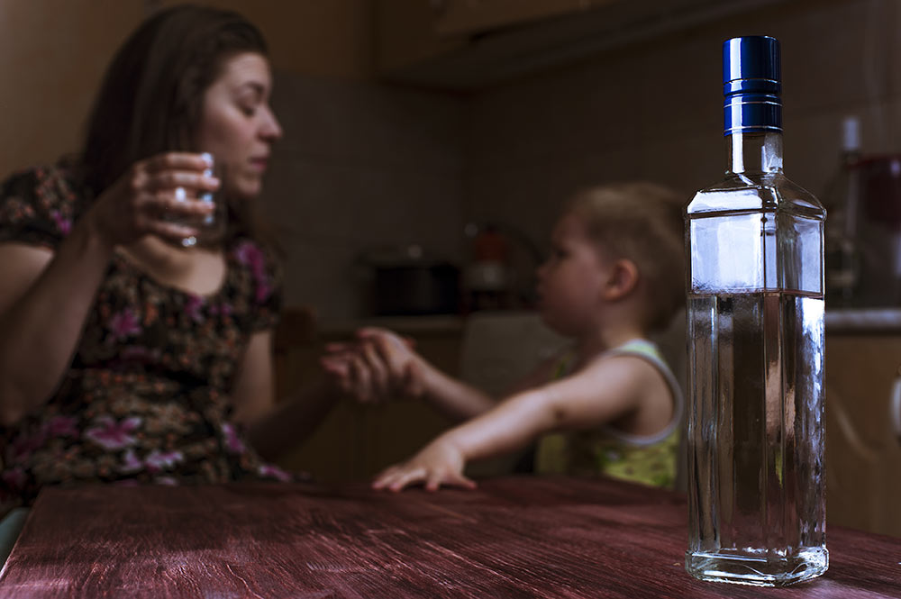 anaheimlighthouse-how-alcohol-affects-children-article-photo-drunk-mother-with-alcoholic-drink-scolding-her-little-son-alcohol-abuse-female-alcoholism-focus-397262545